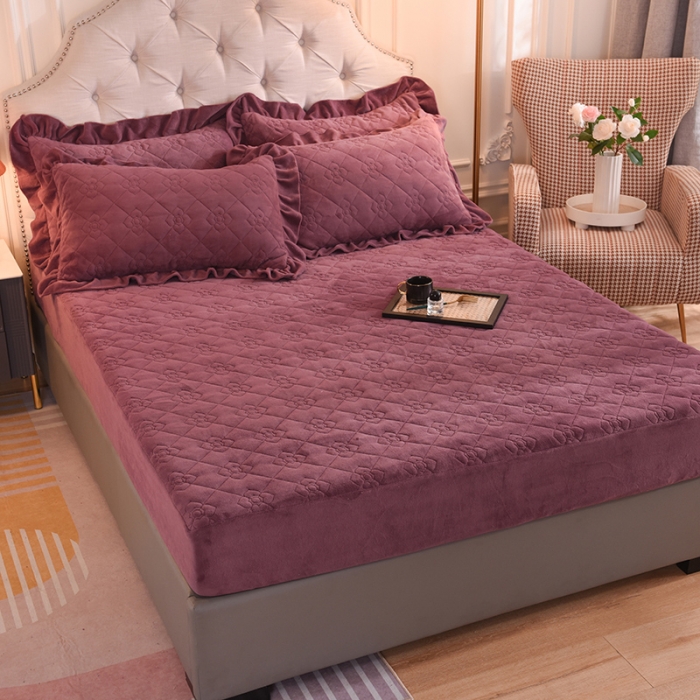 91家纺网 家纺一手货源 找家纺 甜之梦 2025新款牛奶绒夹棉防滑纯色床笠 紫豆沙