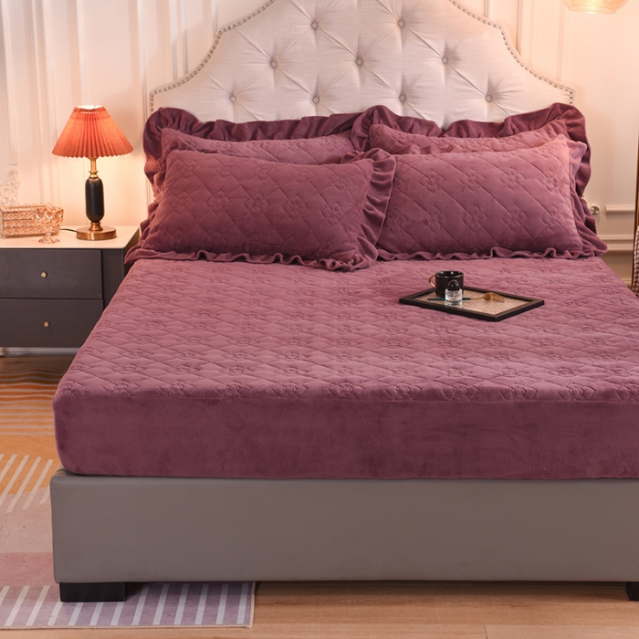 91家纺网 家纺一手货源 找家纺 甜之梦 2025新款牛奶绒夹棉防滑纯色床笠 紫豆沙