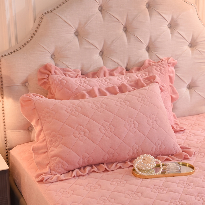 91家纺网 家纺一手货源 找家纺 甜之梦 2025新款牛奶绒夹棉纯色枕套48*74cm 淡粉