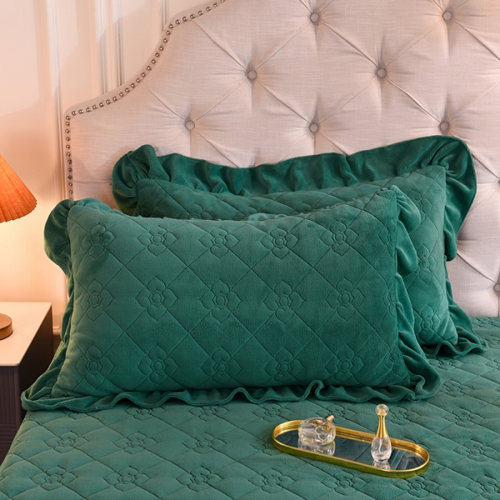 91家纺网 家纺一手货源 找家纺 甜之梦 2025新款牛奶绒夹棉纯色枕套48*74cm 墨绿