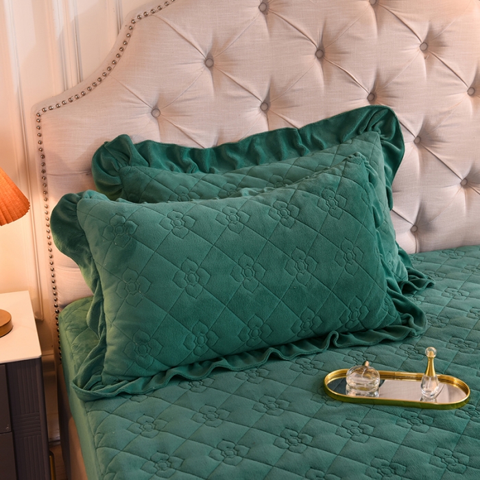 91家纺网 家纺一手货源 找家纺 甜之梦 2025新款牛奶绒夹棉纯色枕套48*74cm 墨绿