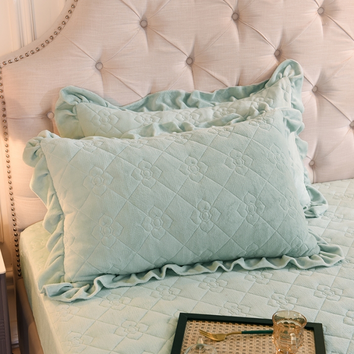 91家纺网 家纺一手货源 找家纺 甜之梦 2025新款牛奶绒夹棉纯色枕套48*74cm 嫩绿
