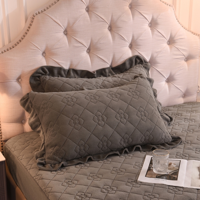 91家纺网 家纺一手货源 找家纺 甜之梦 2025新款牛奶绒夹棉纯色枕套48*74cm 深灰