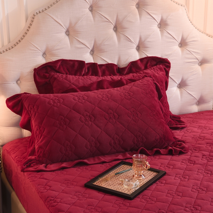 91家纺网 家纺一手货源 找家纺 甜之梦 2025新款牛奶绒夹棉纯色枕套48*74cm 洋酒红