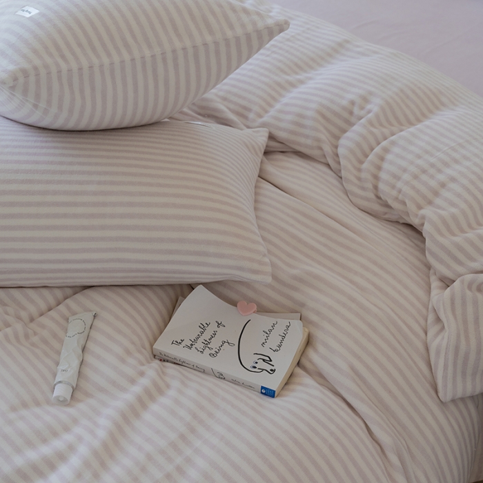 91家纺网 家纺一手货源 找家纺 洋铭区 2021新款ab版牛奶绒布丁绒四件套 布丁紫