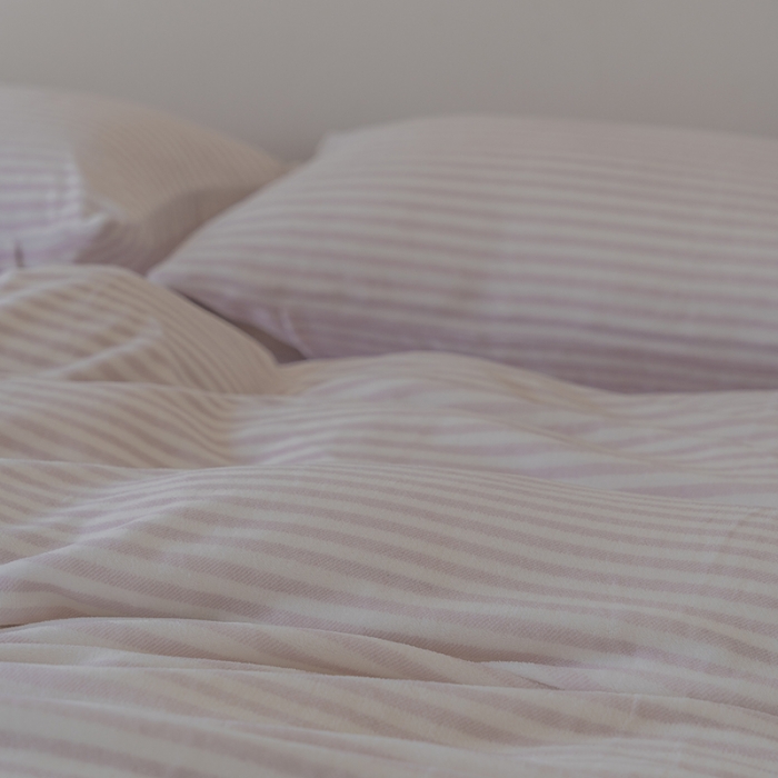 91家纺网 家纺一手货源 找家纺 洋铭区 2021新款ab版牛奶绒布丁绒四件套 布丁紫