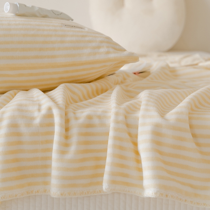 91家纺网 家纺一手货源 找家纺 洋铭区 2021新款牛奶绒彩虹条毯子系列 彩虹黄