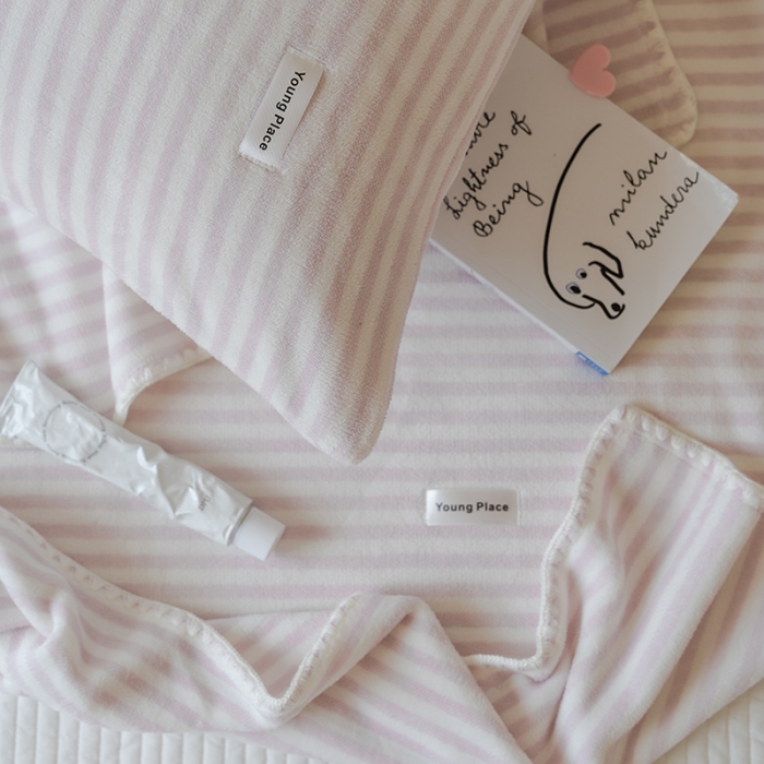 91家纺网 家纺一手货源 找家纺 洋铭区 2021新款牛奶绒彩虹条毯子系列 彩虹紫