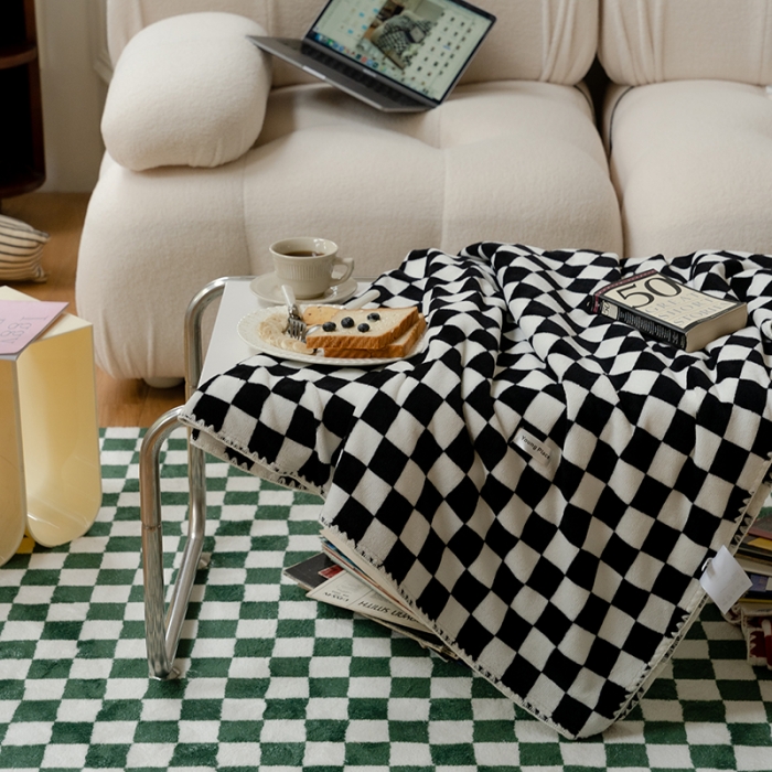 91家纺网 家纺一手货源 找家纺 洋铭区 2021新款牛奶绒棋盘格毯子系列 夜幕黑