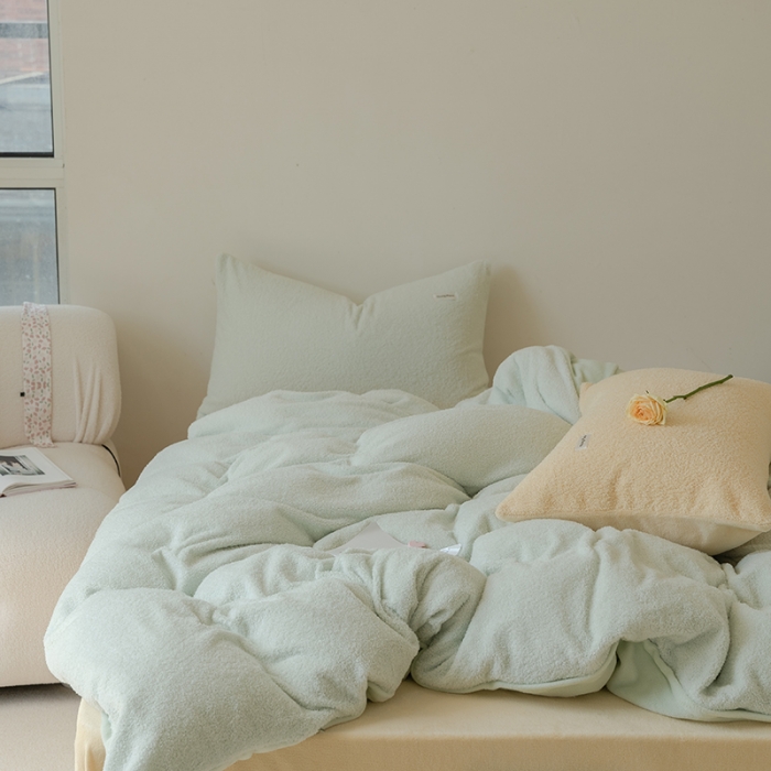 91家纺网 家纺一手货源 找家纺 洋铭区 2021新款ab版牛奶绒软糖绒四件套 山茶绿