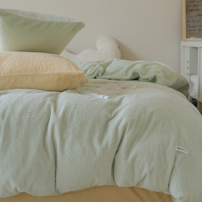 91家纺网 家纺一手货源 找家纺 洋铭区 2021新款ab版牛奶绒软糖绒四件套 山茶绿