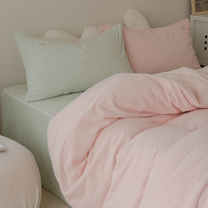 91家纺网 家纺一手货源 找家纺 洋铭区 2021新款ab版牛奶绒软糖绒四件套 童话粉