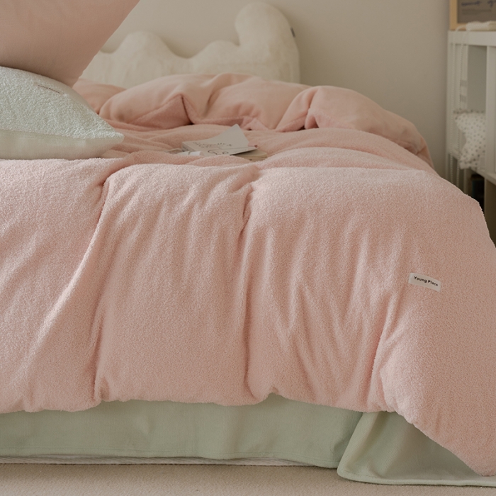 91家纺网 家纺一手货源 找家纺 洋铭区 2021新款ab版牛奶绒软糖绒四件套 童话粉