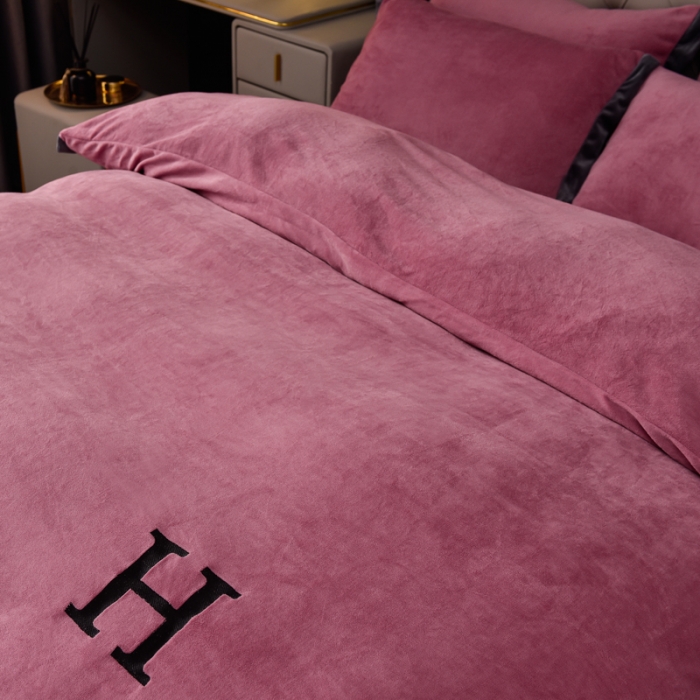 91家纺网 家纺一手货源 找家纺 （总）简爱家纺2025款高克重牛奶绒拼角工艺四件套