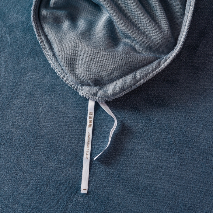 91家纺网 家纺一手货源 找家纺 简爱家纺2025款高克重牛奶绒拼角工艺四件套 H款-蓝灰