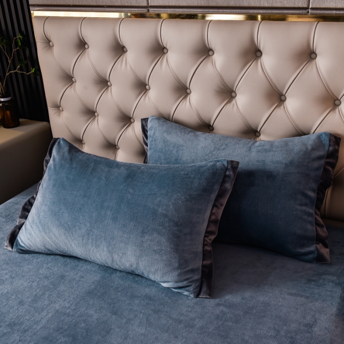 91家纺网 家纺一手货源 找家纺 简爱家纺2025款高克重牛奶绒拼角工艺四件套 H款-蓝灰