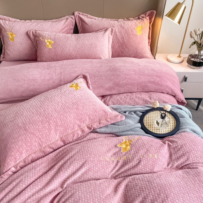 91家纺网 家纺一手货源 找家纺 （总）棉生活家纺 2021新款牛奶绒雕花刺绣四件套