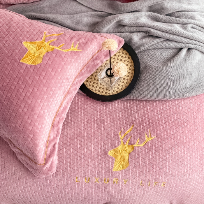 91家纺网 家纺一手货源 找家纺 （总）棉生活家纺 2021新款牛奶绒雕花刺绣四件套