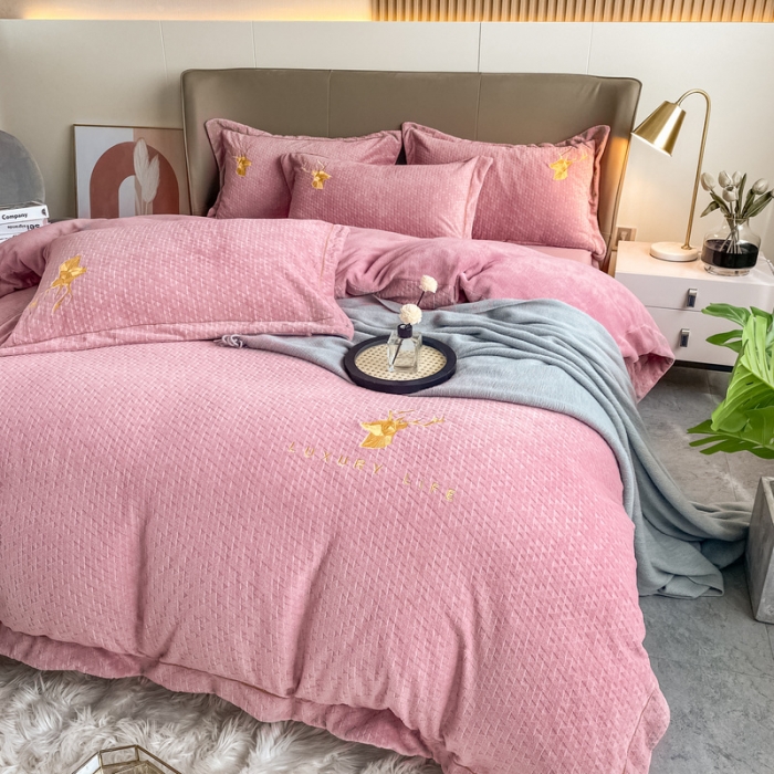 91家纺网 家纺一手货源 找家纺 （总）棉生活家纺 2021新款牛奶绒雕花刺绣四件套