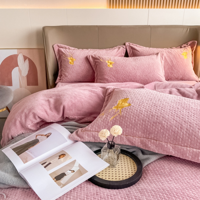 91家纺网 家纺一手货源 找家纺 （总）棉生活家纺 2021新款牛奶绒雕花刺绣四件套