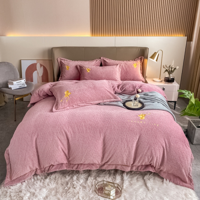 91家纺网 家纺一手货源 找家纺 （总）棉生活家纺 2021新款牛奶绒雕花刺绣四件套