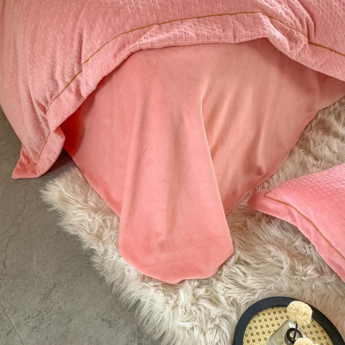 91家纺网 家纺一手货源 找家纺 棉生活家纺 2021新款牛奶绒雕花刺绣四件套 野格-粉