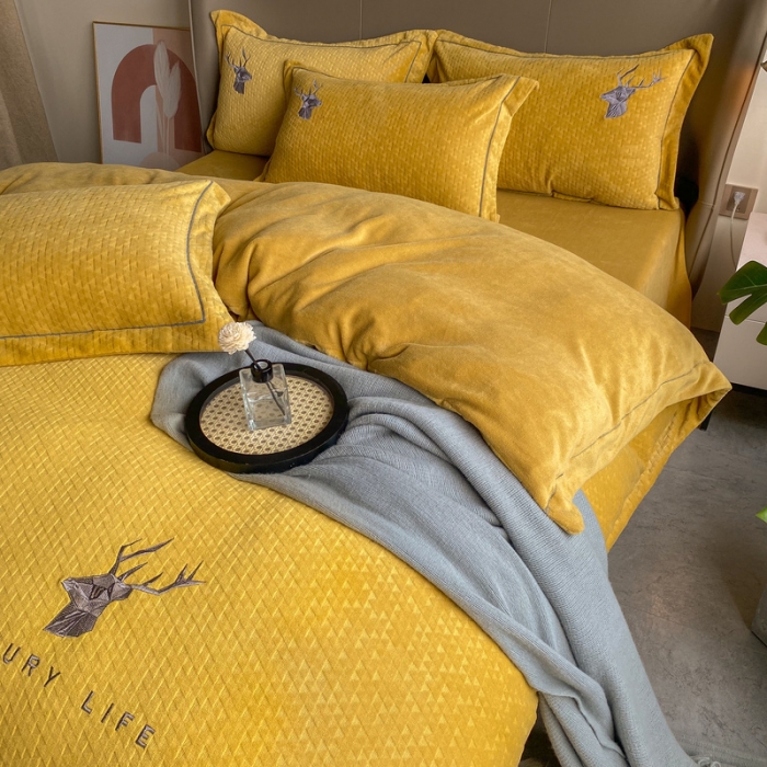 91家纺网 家纺一手货源 找家纺 棉生活家纺 2021新款牛奶绒雕花刺绣四件套 野格-黄