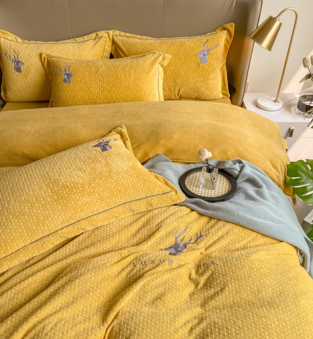 91家纺网 家纺一手货源 找家纺 棉生活家纺 2021新款牛奶绒雕花刺绣四件套 野格-黄