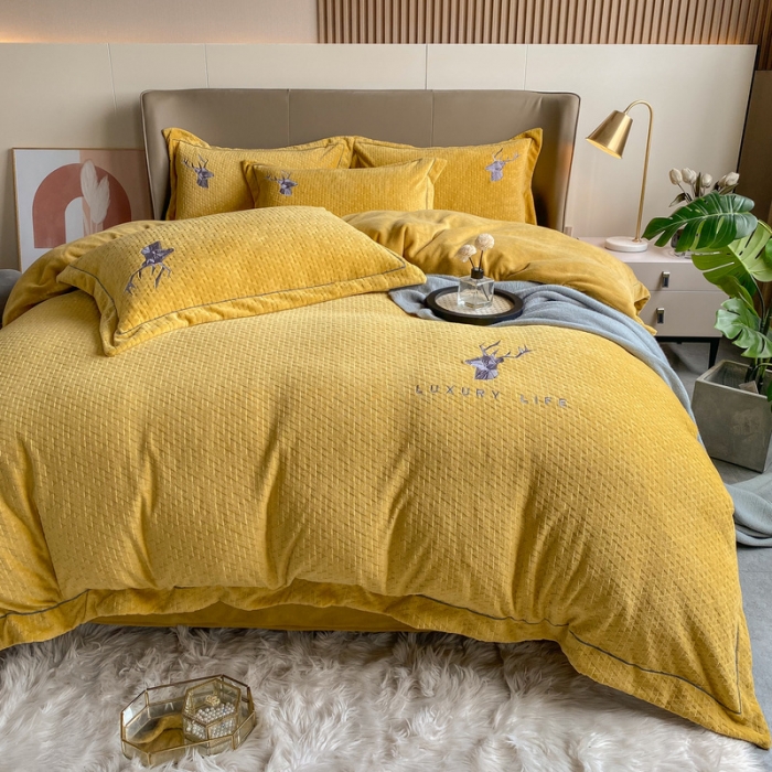 91家纺网 家纺一手货源 找家纺 棉生活家纺 2021新款牛奶绒雕花刺绣四件套 野格-黄