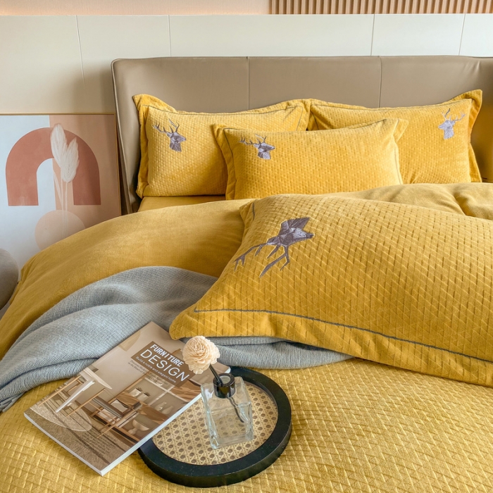 91家纺网 家纺一手货源 找家纺 棉生活家纺 2021新款牛奶绒雕花刺绣四件套 野格-黄