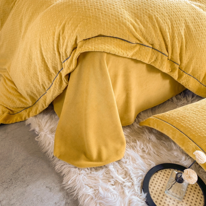 91家纺网 家纺一手货源 找家纺 棉生活家纺 2021新款牛奶绒雕花刺绣四件套 野格-黄