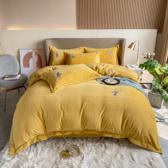 91家纺网 家纺一手货源 找家纺 棉生活家纺 2021新款牛奶绒雕花刺绣四件套 野格-黄