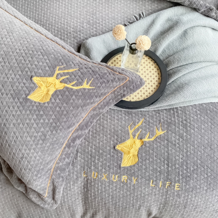 91家纺网 家纺一手货源 找家纺 棉生活家纺 2021新款牛奶绒雕花刺绣四件套 野格-灰