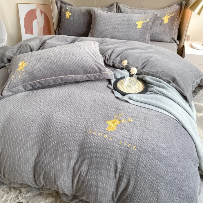 91家纺网 家纺一手货源 找家纺 棉生活家纺 2021新款牛奶绒雕花刺绣四件套 野格-灰