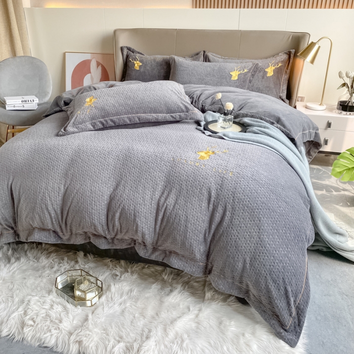 91家纺网 家纺一手货源 找家纺 棉生活家纺 2021新款牛奶绒雕花刺绣四件套 野格-灰