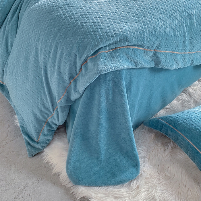 91家纺网 家纺一手货源 找家纺 棉生活家纺 2021新款牛奶绒雕花刺绣四件套 野格-蓝