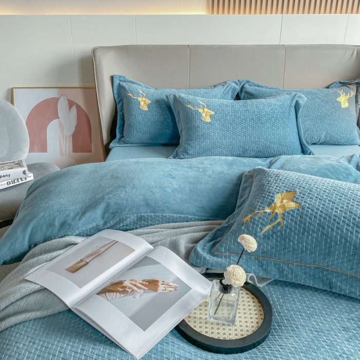 91家纺网 家纺一手货源 找家纺 棉生活家纺 2021新款牛奶绒雕花刺绣四件套 野格-蓝