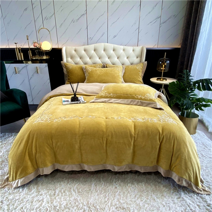 91家纺网 家纺一手货源 找家纺 露梦新款210克超柔牛奶绒抗静电轻奢刺绣款四件套卡琳娜姜黄