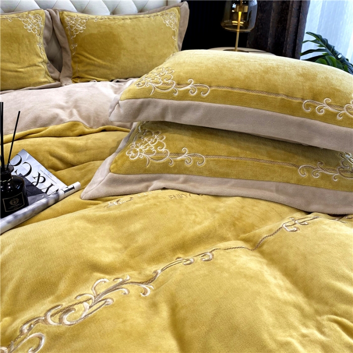 91家纺网 家纺一手货源 找家纺 露梦新款210克超柔牛奶绒抗静电轻奢刺绣款四件套卡琳娜姜黄