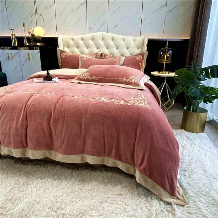 91家纺网 家纺一手货源 找家纺 露梦新款210克超柔牛奶绒抗静电轻奢刺绣款四件套卡琳娜豆沙