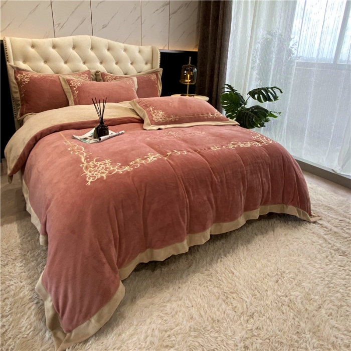 91家纺网 家纺一手货源 找家纺 露梦新款210克超柔牛奶绒抗静电轻奢刺绣款四件套卡琳娜豆沙