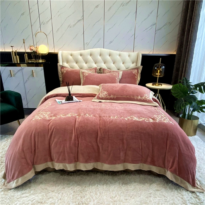 91家纺网 家纺一手货源 找家纺 露梦新款210克超柔牛奶绒抗静电轻奢刺绣款四件套卡琳娜豆沙