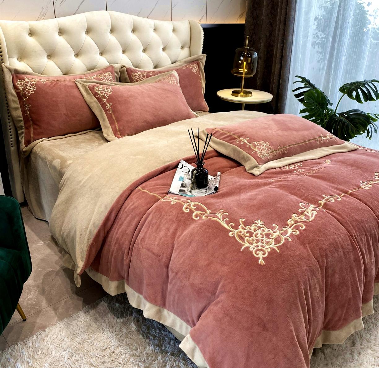 91家纺网 家纺一手货源 找家纺 露梦新款210克超柔牛奶绒抗静电轻奢刺绣款四件套卡琳娜豆沙