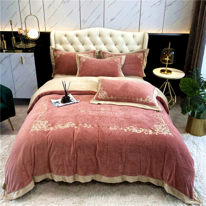 91家纺网 家纺一手货源 找家纺 露梦新款210克超柔牛奶绒抗静电轻奢刺绣款四件套卡琳娜豆沙