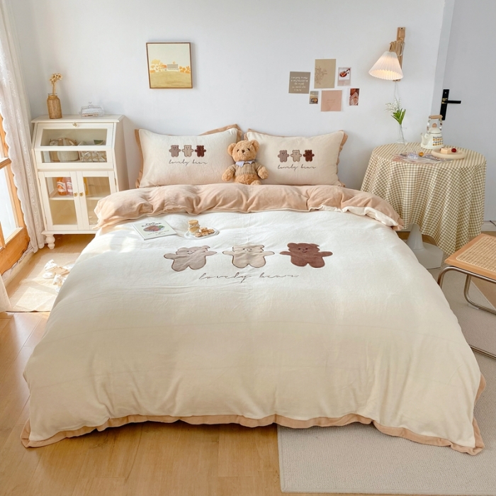 91家纺网 家纺一手货源 找家纺 星期八2021新款三只熊牛奶绒四件套水晶法莱绒套件直播 三只熊