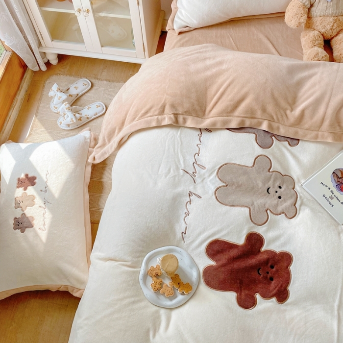 91家纺网 家纺一手货源 找家纺 星期八2021新款三只熊牛奶绒四件套水晶法莱绒套件直播 三只熊