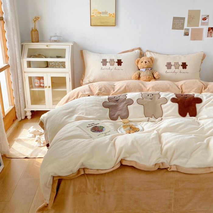 91家纺网 家纺一手货源 找家纺 星期八2021新款三只熊牛奶绒四件套水晶法莱绒套件直播 三只熊