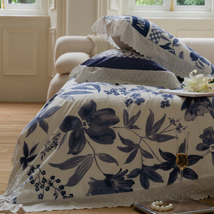 91家纺网 家纺一手货源 找家纺 圆岛家纺新款冬季森系新款高档婴儿绒花边款加厚四件套 蓝调