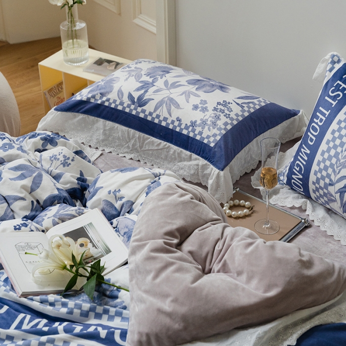 91家纺网 家纺一手货源 找家纺 圆岛家纺新款冬季森系新款高档婴儿绒花边款加厚四件套 蓝调