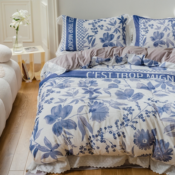 91家纺网 家纺一手货源 找家纺 圆岛家纺新款冬季森系新款高档婴儿绒花边款加厚四件套 蓝调